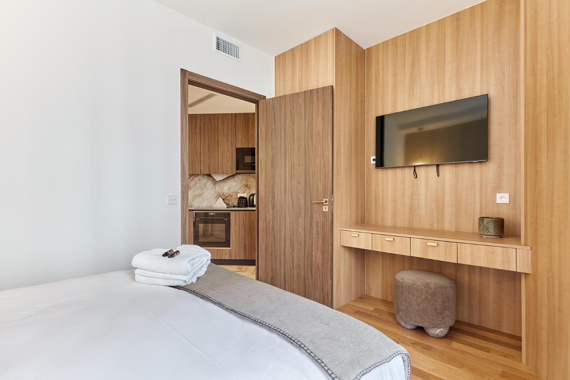 Sublime 3 Bedrooms Center Of By Prestige * Paris